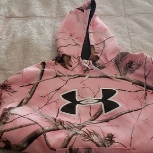 Women's Xl Under Armour pink camo sweatshirt